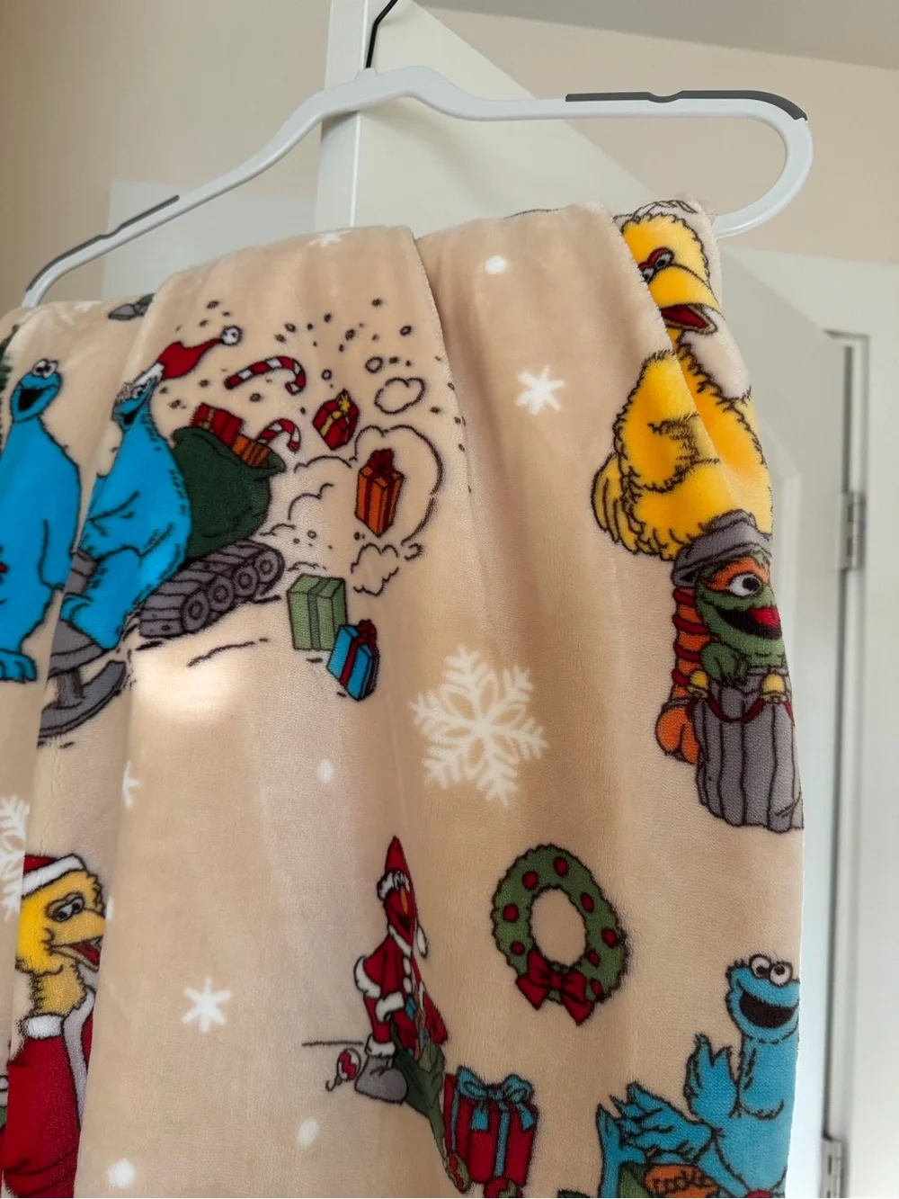 SESAME STREET Christmas Fleece Throw Blanket